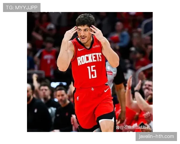 范弗利特展现防守实力 成为后卫线上坚实屏障 范弗利特展现防守实力 成为后卫线上坚实屏障