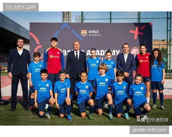 阿贾克斯聚焦青训新星，年轻化战略重塑球队显成效