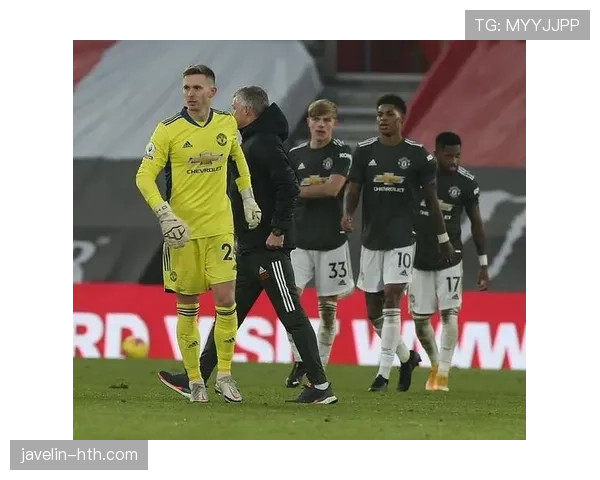 赖斯与亨德森中场领袖气质的结构差异与影响分析