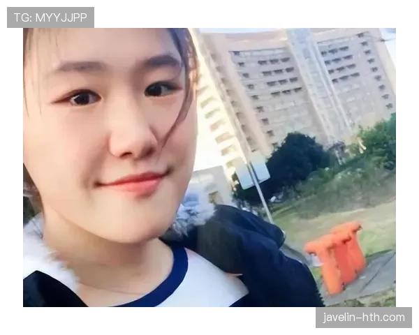 叶诗文训练完直接去奢侈品店扫货，这反差谁懂啊