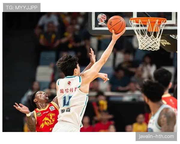 杨瀚森训练场上像疯子，私下连夜买豪车，真不是一般的散漫！